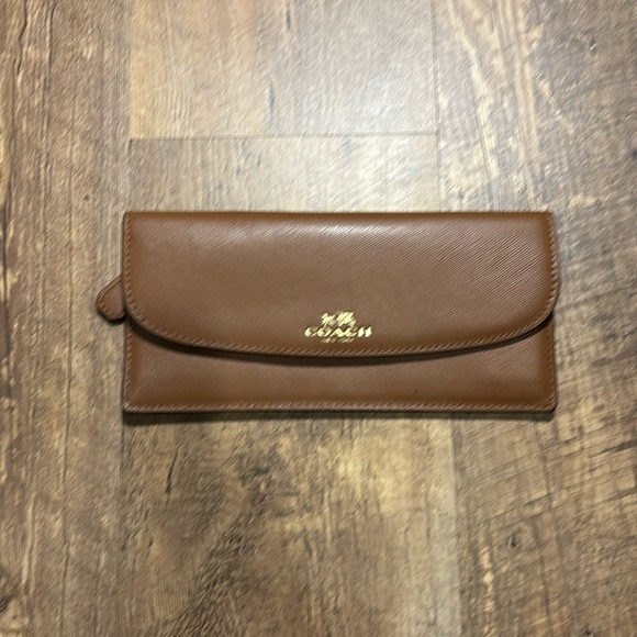 Coach Leather Soft wallet- tan leather like new - Picture 1 of 4